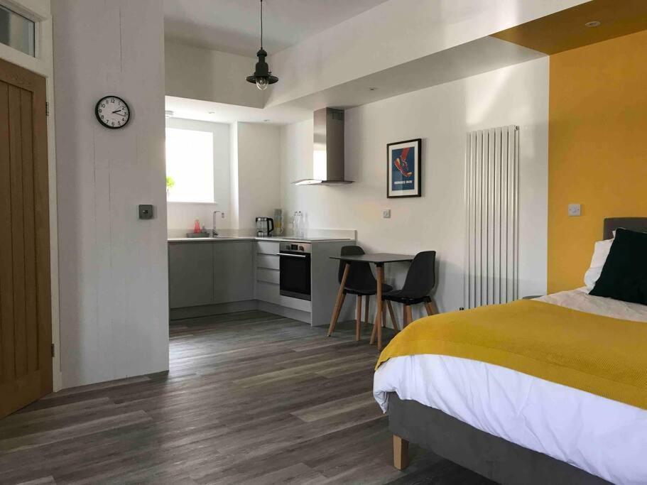 Goring - 2 Min Walk From Seafront Apartment Worthing